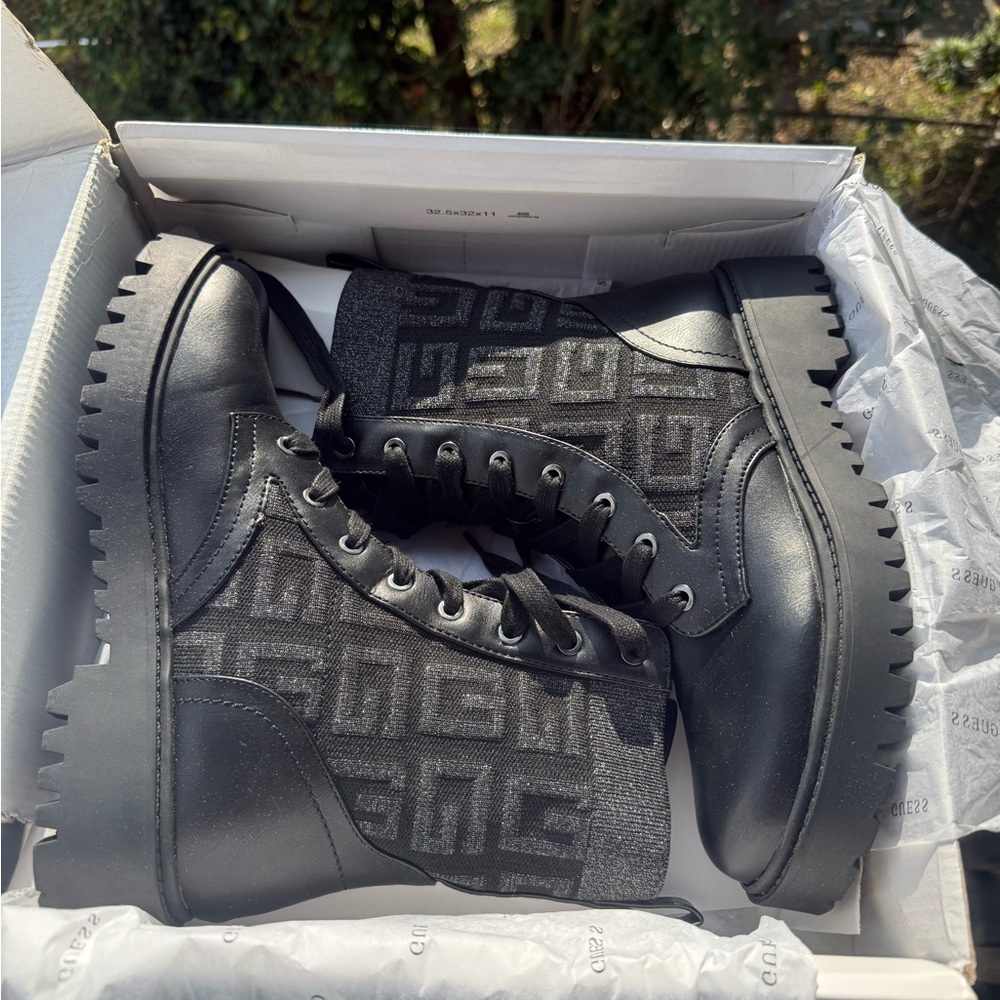 GUESS Olinia Combat Boots – Women’s 9.5 – Black – Worn Once/Like New